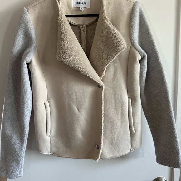 BB Dakota Women's faux suede/sherpa Jacket with contrast sleeves - Picture 1 of 5